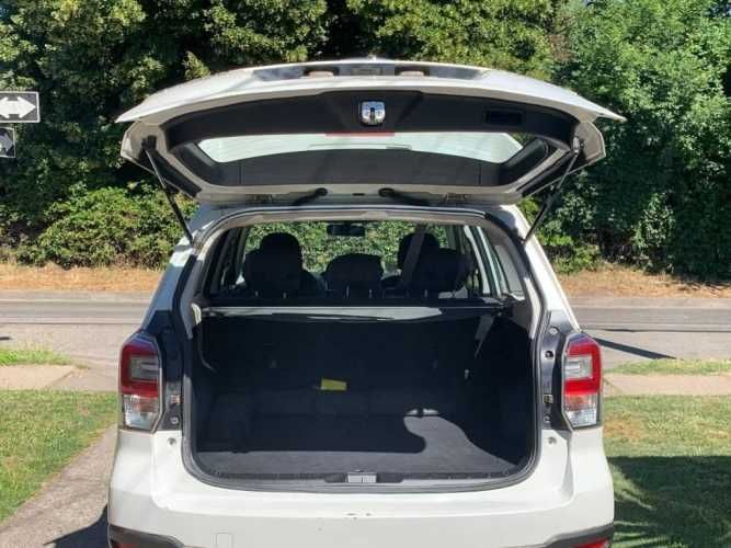 Vendo o Permuto hermoso Subaru 1