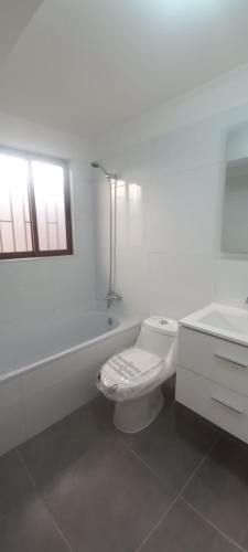 HERMOSA CASA CON GRAN PLUSVALIA Y AMPLIO ANTE JARDIN