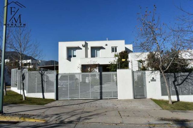 Se Arrienda Extraordinaria Casa