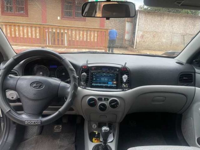 Hyundai accent 2010