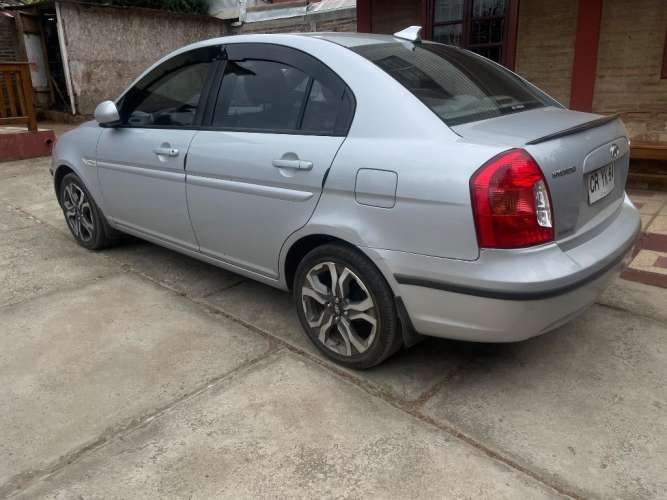 Hyundai accent 2010