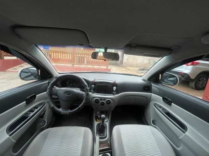 Hyundai accent 2010