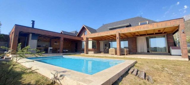 Casa con hermosas vistas en Cond. Las Pircas (134610)