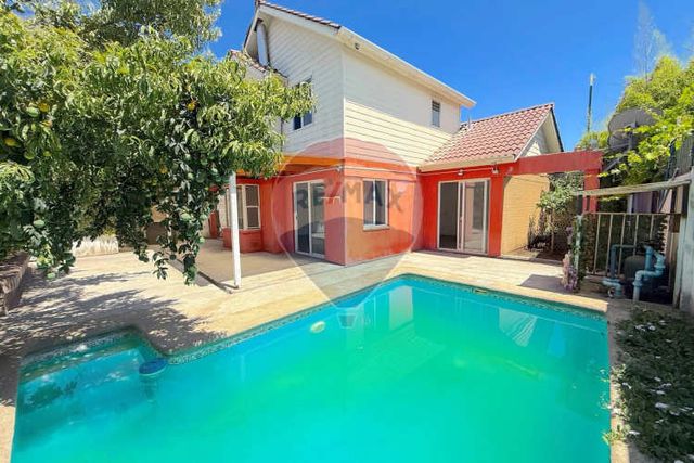 Gran casa en larapinta con piscina, microbarrio