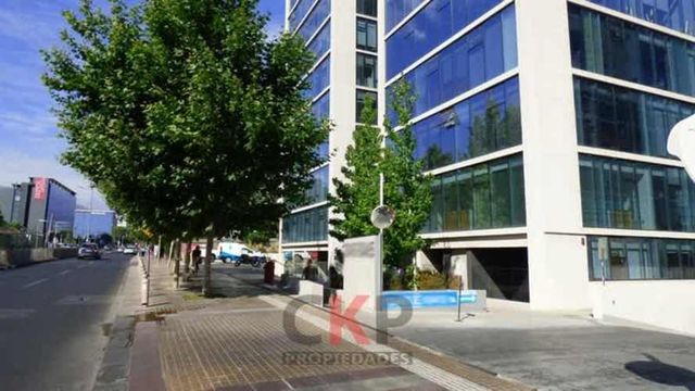 OFICINA Av Las Condes / Estoril