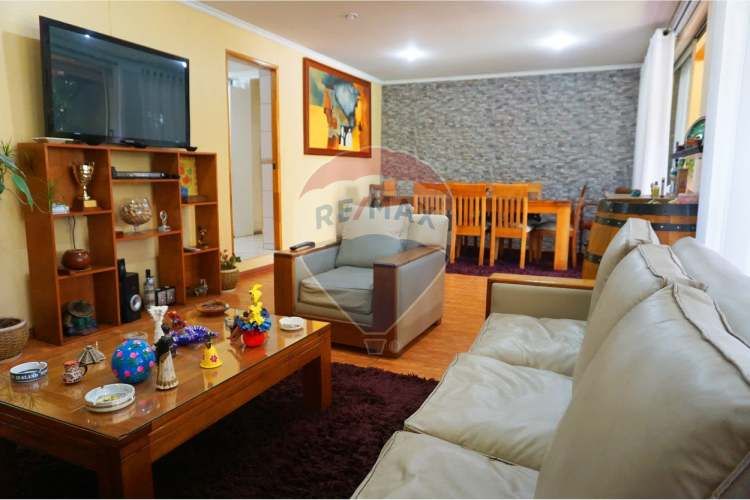 Amplia y luminosa casa en la cisterna