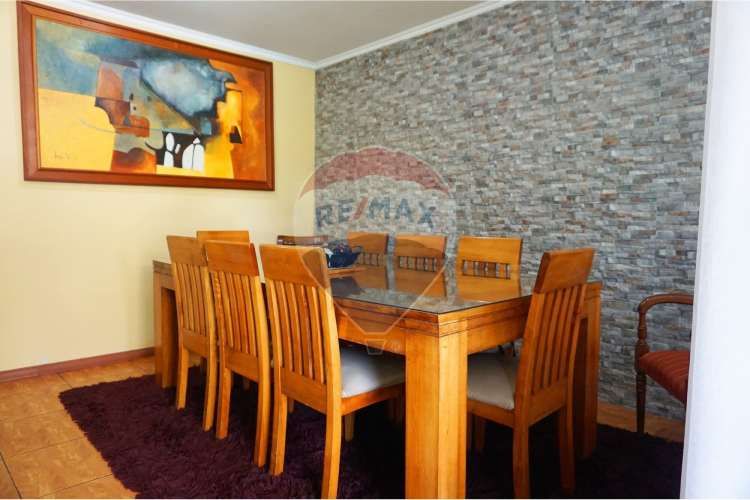 Amplia y luminosa casa en la cisterna