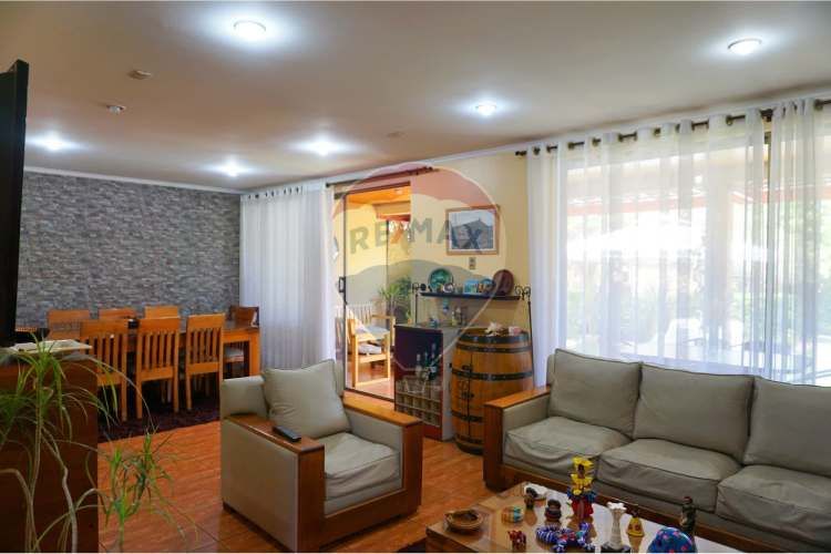 Amplia y luminosa casa en la cisterna