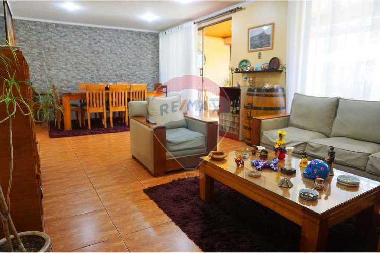 Amplia y luminosa casa en la cisterna