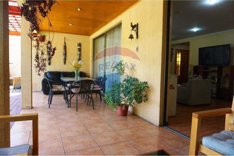 Amplia y luminosa casa en la cisterna