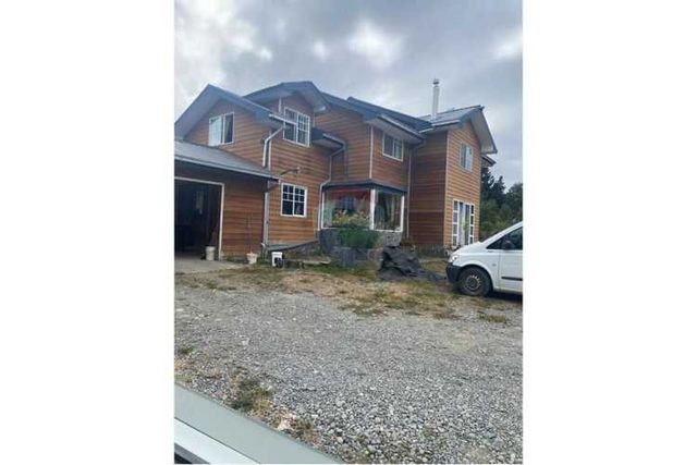 Venta de parcela con 3 casas la vara