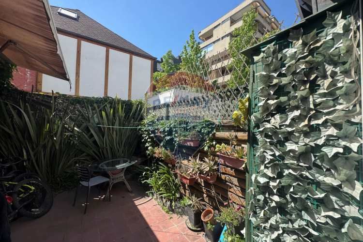 Casa de dos pisos y manzarda