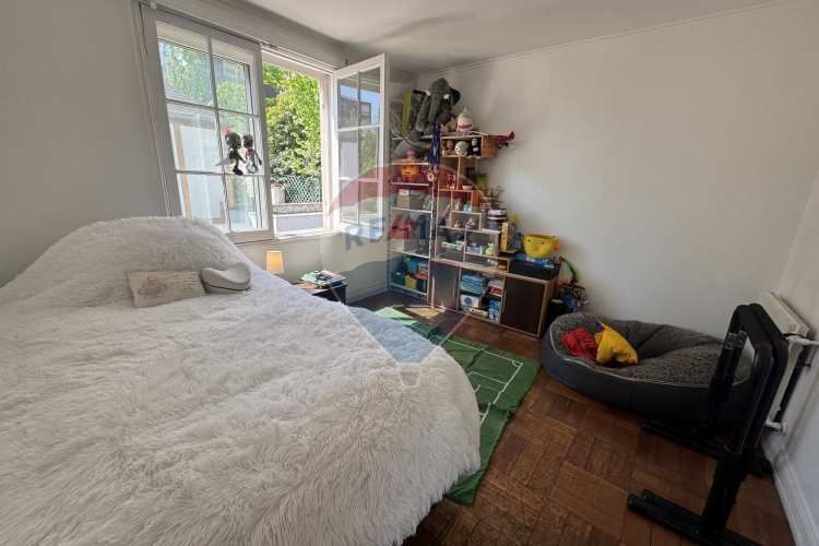 Casa de dos pisos y manzarda