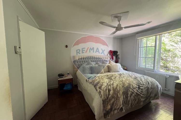 Casa de dos pisos y manzarda