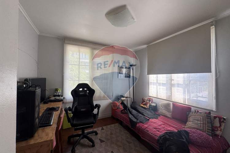 Casa de dos pisos y manzarda