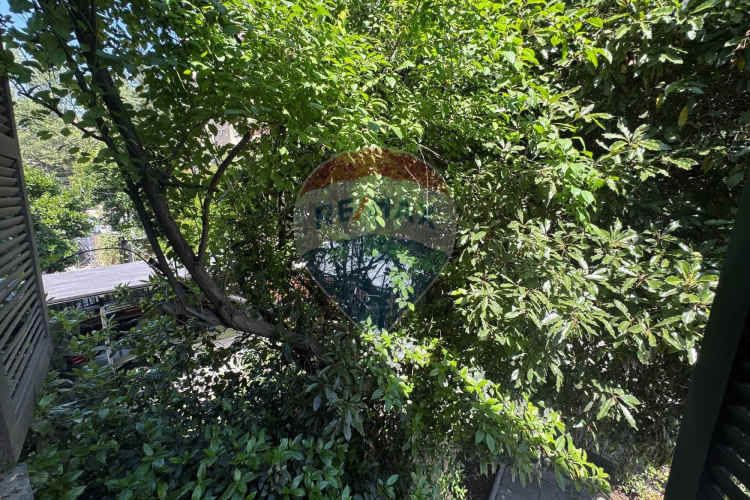 Casa de dos pisos y manzarda