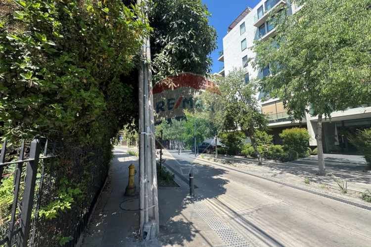 Casa de dos pisos y manzarda