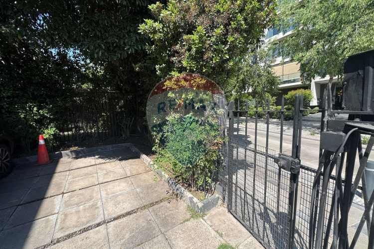 Casa de dos pisos y manzarda