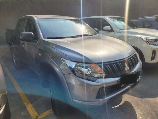 Camioneta Mitsubishi L200 WORK CR 2.4