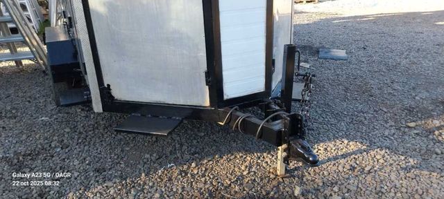 Carro de arrastre cerrado