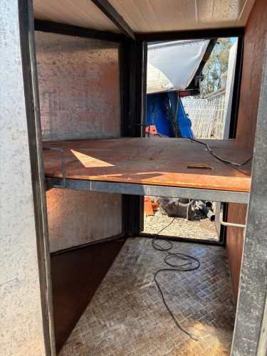 Carro de arrastre cerrado