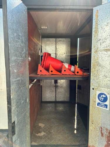 Carro de arrastre cerrado