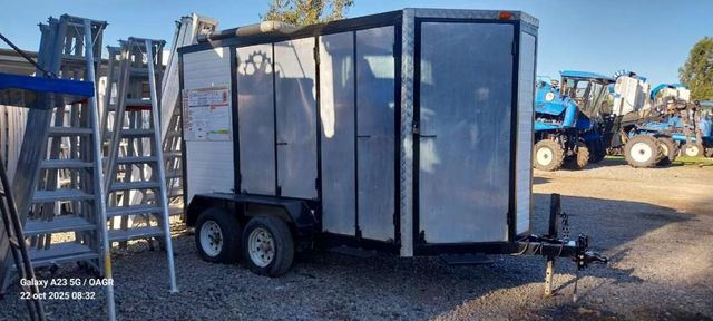 Carro de arrastre cerrado