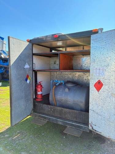 Carro de arrastre cerrado