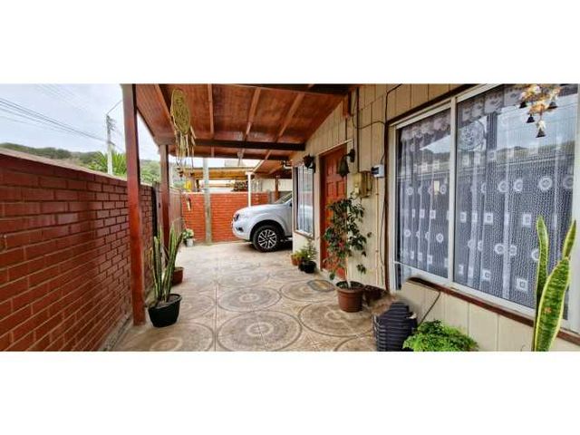 Venta de casa de 81 m2, en terreno de 247 m2., en Los Molles.