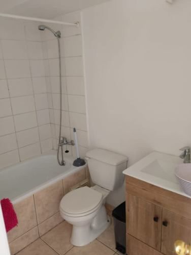 DEPARTAMENTO FRENTE MALL TOBALABA 3D 1B