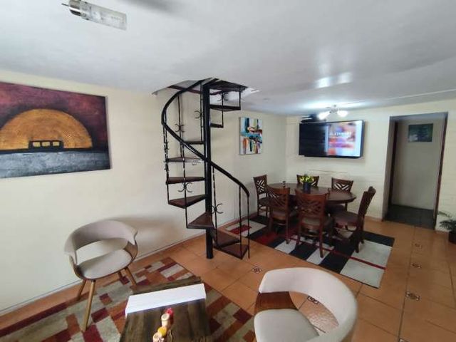 Casa de dos pisos en venta