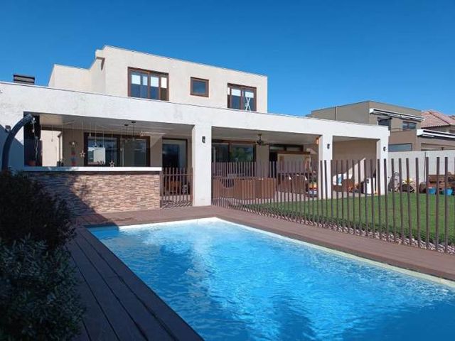 SIN COMISION CASA EN  VALLE NOGALES, FULL EQUIPAMI