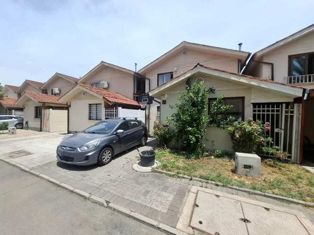 Con Piscina. Dentro de Condominio, Matrimonial en 1er piso 3D 3B. Huechuraba