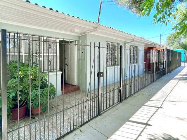 Casa completa sólida en José Santos Ossa, a cuadras del Metro Zapadores