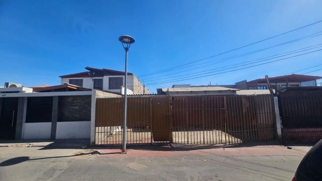 VENDO CASA BASICA SECTOR INDUSTRIALES 1 IDEAL PARA REMODELAR