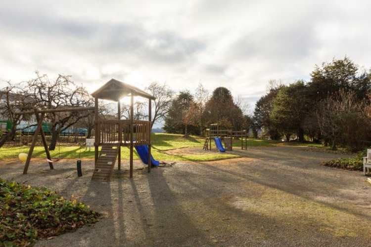 EXCLUSIVO DEPARTAMENTO EN CONDOMINIO CASONAS PATAGONIA VIRGIN, FRUTILLAR, 4D + 4B + SALA ESTAR + TERRAZA.