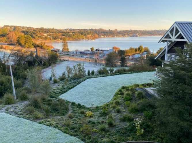 EXCLUSIVO DEPARTAMENTO EN CONDOMINIO CASONAS PATAGONIA VIRGIN, FRUTILLAR, 4D + 4B + SALA ESTAR + TERRAZA.