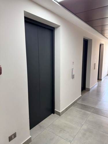 ARRIENDO OFICINA MODERNA EN EDIFICIO DA VINCI, PUERTAS DE CHICUREO