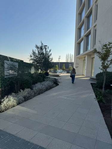 ARRIENDO OFICINA MODERNA EN EDIFICIO DA VINCI, PUERTAS DE CHICUREO