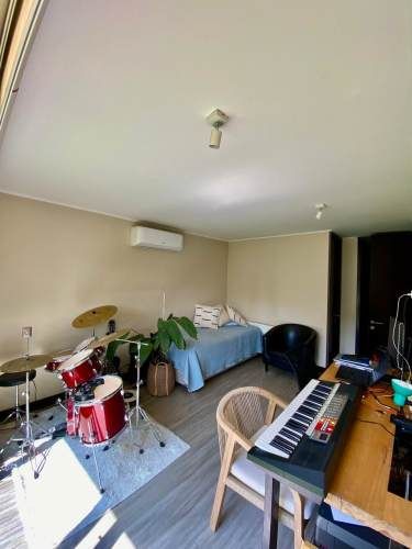 VENTA CASA MEDITERRÁNEA EN CONDOMINIO DE CHICUREO, 3D + 3B + PIEZA SERVICIO + TERRAZA + QUINCHO + PISCINA, AL LADO DEL COLEGIO SAN ANSELMO