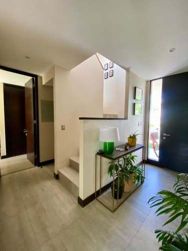 VENTA CASA MEDITERRÁNEA EN CONDOMINIO DE CHICUREO, 3D + 3B + PIEZA SERVICIO + TERRAZA + QUINCHO + PISCINA, AL LADO DEL COLEGIO SAN ANSELMO