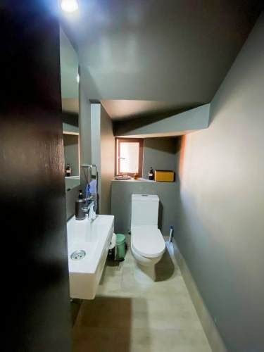 VENTA CASA MEDITERRÁNEA EN CONDOMINIO DE CHICUREO, 3D + 3B + PIEZA SERVICIO + TERRAZA + QUINCHO + PISCINA, AL LADO DEL COLEGIO SAN ANSELMO