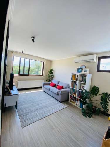 VENTA CASA MEDITERRÁNEA EN CONDOMINIO DE CHICUREO, 3D + 3B + PIEZA SERVICIO + TERRAZA + QUINCHO + PISCINA, AL LADO DEL COLEGIO SAN ANSELMO