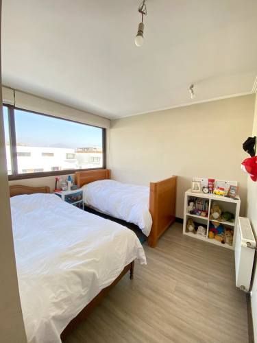 VENTA CASA MEDITERRÁNEA EN CONDOMINIO DE CHICUREO, 3D + 3B + PIEZA SERVICIO + TERRAZA + QUINCHO + PISCINA, AL LADO DEL COLEGIO SAN ANSELMO