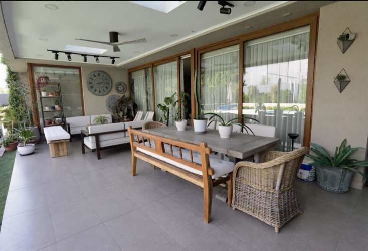 VENTA CASA MEDITERRÁNEA EN EXCLUSIVO CONDOMINIO DE CHICUREO, 4D (2D EN SUIETE) + 5B + TERRAZA + QUINCHO + PISCINA, AL LADO DEL COLEGIO SAN ANSELMO