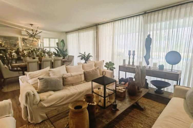 VENTA CASA MEDITERRÁNEA EN EXCLUSIVO CONDOMINIO DE CHICUREO, 4D (2D EN SUIETE) + 5B + TERRAZA + QUINCHO + PISCINA, AL LADO DEL COLEGIO SAN ANSELMO