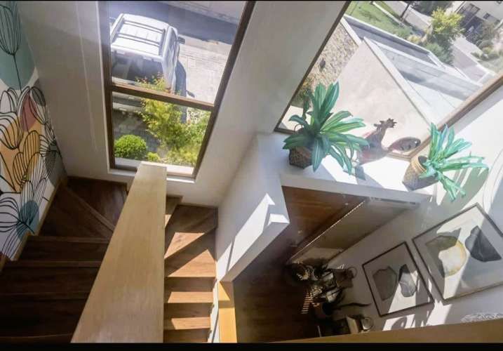 VENTA CASA MEDITERRÁNEA EN EXCLUSIVO CONDOMINIO DE CHICUREO, 4D (2D EN SUIETE) + 5B + TERRAZA + QUINCHO + PISCINA, AL LADO DEL COLEGIO SAN ANSELMO