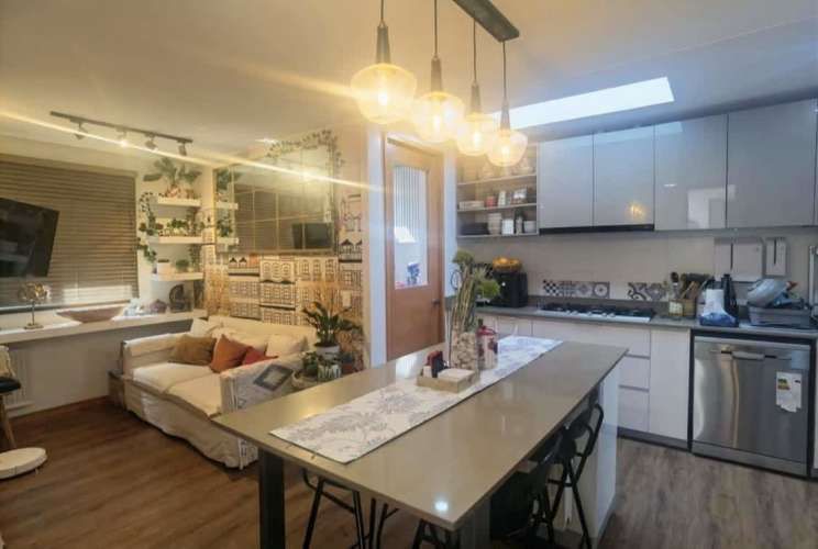 VENTA CASA MEDITERRÁNEA EN EXCLUSIVO CONDOMINIO DE CHICUREO, 4D (2D EN SUIETE) + 5B + TERRAZA + QUINCHO + PISCINA, AL LADO DEL COLEGIO SAN ANSELMO