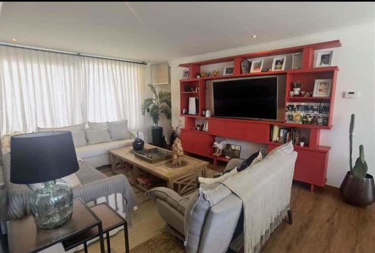 VENTA CASA MEDITERRÁNEA EN EXCLUSIVO CONDOMINIO DE CHICUREO, 4D (2D EN SUIETE) + 5B + TERRAZA + QUINCHO + PISCINA, AL LADO DEL COLEGIO SAN ANSELMO