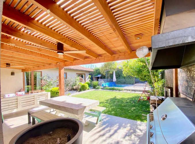 CASA CHILENA 1 PISO A PASOS COLEGIO PEDREGALES, 3D + 3B + Escritorio + P. Servicio + Piscina + Quincho